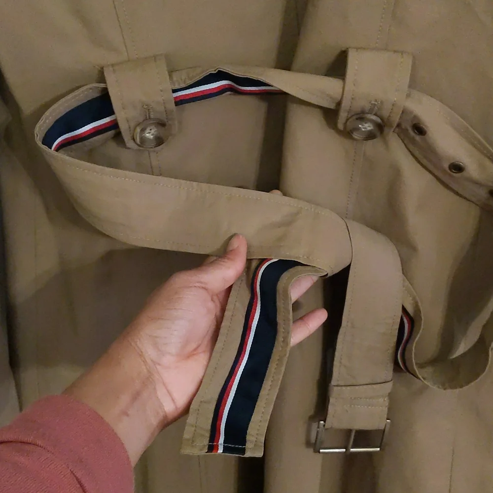 Classic Tommy Hilfiger Double-breasted Trench w/ Hood, Belt,& Pockets sz XS, Tan - Picture 6 of 14